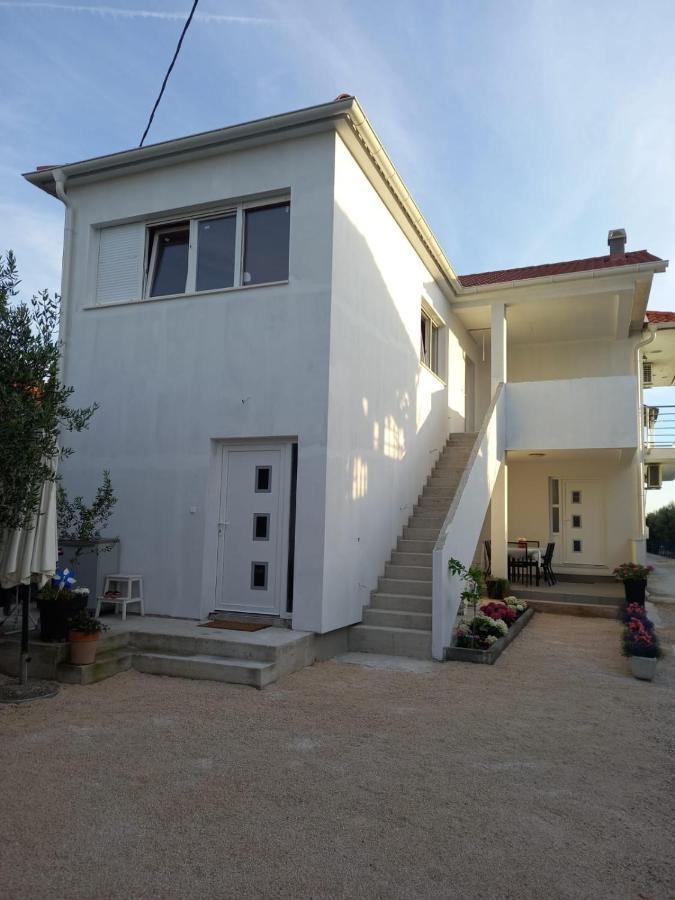Apartmani Sara Bibinje Exterior foto